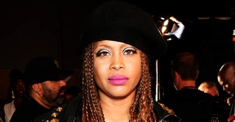 Fans Send Support To Erykah Badu As She Says Her Last Goodbye To Her Grandma At Graveyard