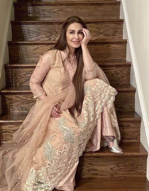 Reema Khan Looks Elegantly Beautiful In Latest Pictures Reviewitpk