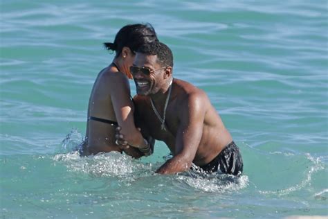 New Couple Alert Maxwell And Julissa Bermudez Get Cozy On Miami Beach Hiphollywood