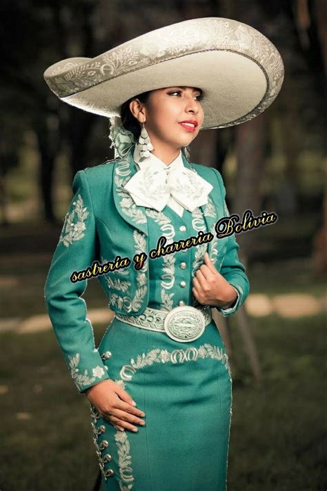 Traje De Mariachi Para Dama Hecho En Sastrer A Y Charrer A Bolivia Mexico Dress Mexican