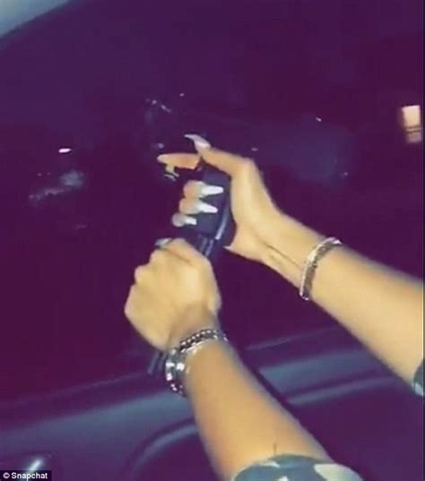 Houston Cops Hunt Couple Who Shared Snapchat Firing Guns Daily Mail