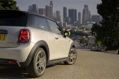 Cooper Se Minis First Mass Produced 100 Electric