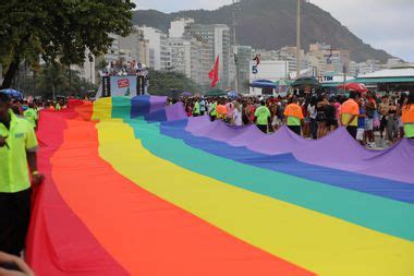 Parada Do Orgulho Lgbt Retorna Orla De Copacabana Ap S Intervalo De