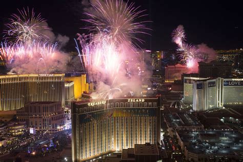 Heres Where To Watch Nye Fireworks In Las Vegas New Years Eve Las
