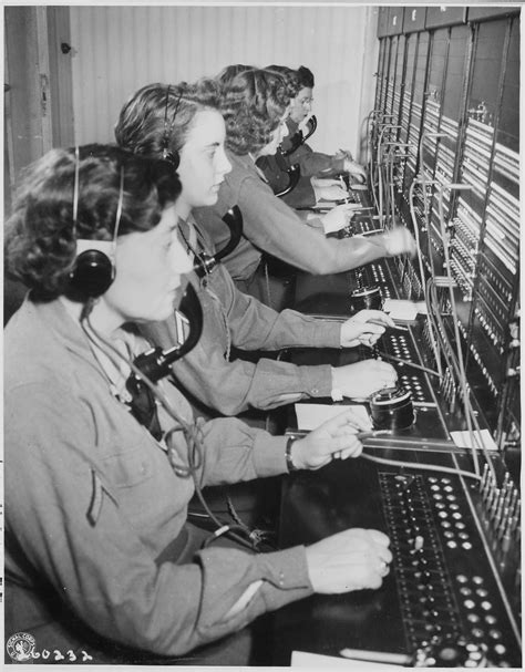 28 Amazing Vintage Photographs That Capture Telephone Switchboard Operators At Work From The