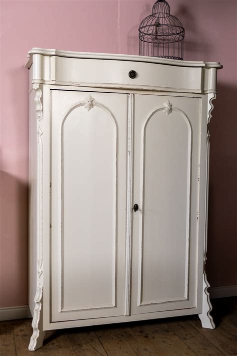 Sämtliche hier beschriebenen shabby schrank sind unmittelbar bei amazon.de wohnwände zu haben und dank der schnellen lieferzeiten in weniger schränke als 2 tagen bei ihnen. "Philippe" - Antiker Schrank Shabby Chic