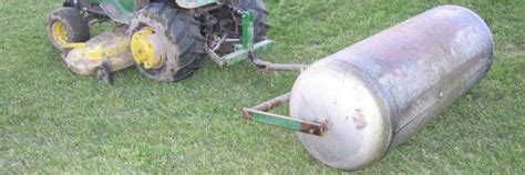 A lawn roller is a manual version that works similar to how a steam roller flattens roads. Best Lawn Roller of 2016 - Push and Tow