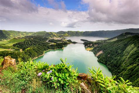 Consultez sur tripadvisor 226 107 avis de voyageurs et trouvez des conseils sur les endroits où sortir, manger et dormir à açores, portugal. The Azores Are the Undiscovered Islands You Need to Visit ...