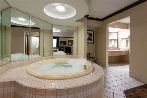 23 Pennsylvania Hotels With Hot Tub Whirlpool Or Jacuzzi® In Room