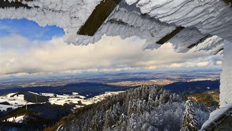 Wunderbarer Blick Auf Das Winterliche Freiburg Vom Schauinsland