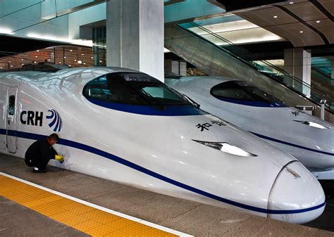 The Wuhanguangzhou High Speed Railway In China 350 Kmh