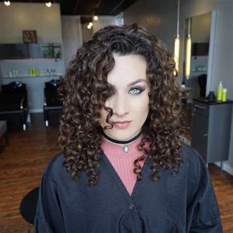 6 Signs Your Stylist Knows How To Cut Curly Hair