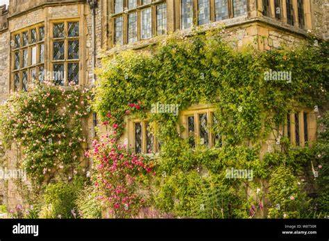 Haddon Hall Gardens Hi Res Stock Photography And Images Alamy