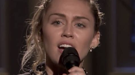 Miley Cyrus Pays Tribute To Las Vegas Victims With Tonight Show Performance