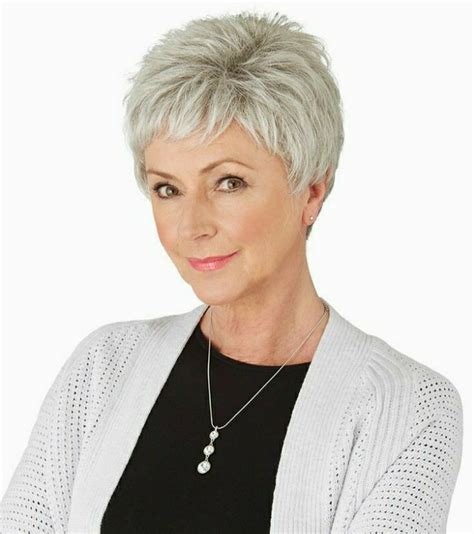 20 Gorgeous Short Pixie Haircuts For Older Women