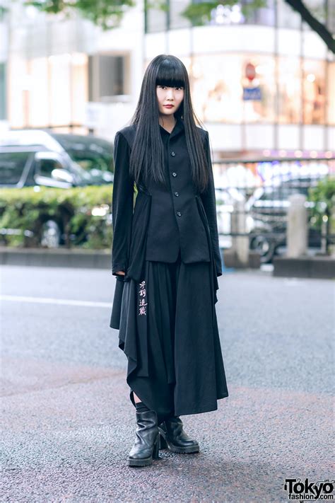 yohji yamamoto minimalist monochrome street style japan fashion street japanese minimalist
