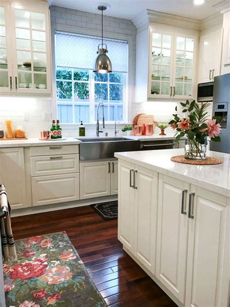 Hunting down the right pieces is all part of the fun. 25 Awesome Farmhouse Kitchen Design And Ideas To Try - Instaloverz