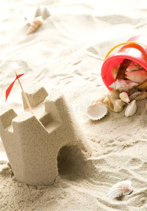 海滩城堡沙子 库存照片 图片 包括有 孩子 火箭筒 海滨 雕塑 沿海 海岸 作用 照片 乐趣