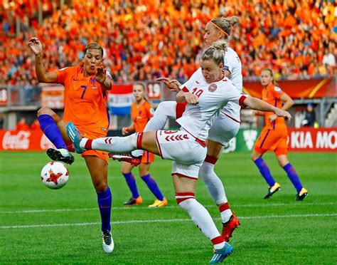 Denmark soccer fan with bugle. De mooiste foto's van het groepsduel tussen Oranje en ...