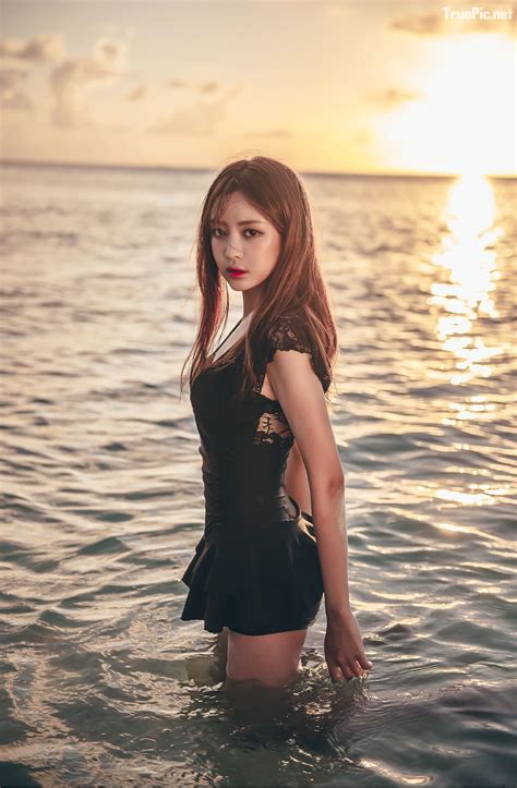 Jin Si Hyun model Korea with sexy swimsuit in the beach Ảnh đẹp