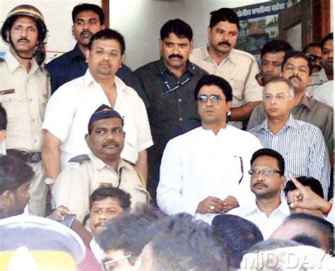 Kamra also clicked a picture of himself outside the shivaji park residence of raj thackeray with a wada pav in his hand. MNS anti-toll agitation: The drama of Raj Thackeray's arrest