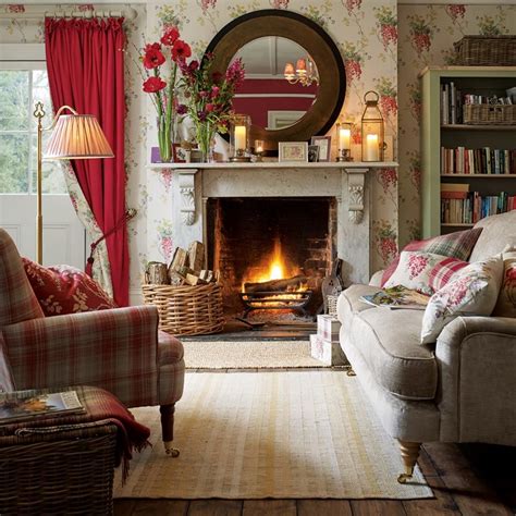 Pin by Nastashia McMillan on Mes chevaux | Country living room design