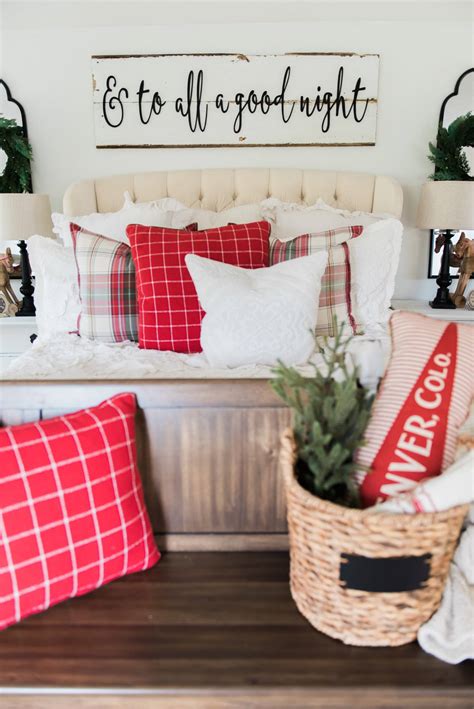 5,000 brands of furniture, lighting, cookware, and more. 40 Farmhouse Christmas Decor Ideas | Homelovr