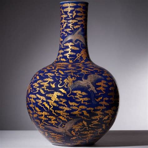Qianlong Period Chinese Vase Kept In Kitchen Fetches Almost £1 5m Bbc News