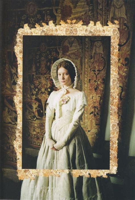 As she lives happily in her new position at thornfield hall, she meet the dark, cold, and abrupt master of the house, mr. Jane Eyre// 2011// | Jane eyre, Costumes de cinéma, Mia ...
