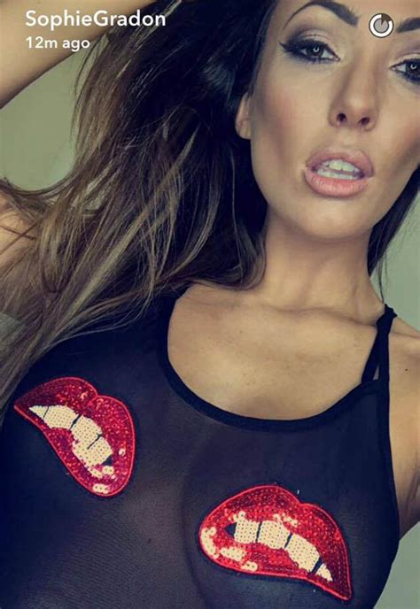Love Islands Sophie Gradon Shows Off Mind Blowing Cleavage Daily Star