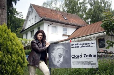 „wir können nun auch wieder mit den kulturveranstaltungen beginnen, teilt der waldheimvorstand mit. Im Clara-Zetkin-Haus (Mitte) treffen sich an lauen ...