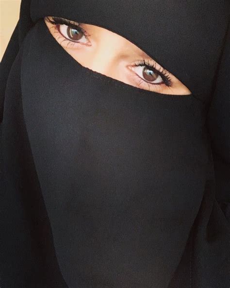 Pin By нαωяαα вєуzα And мυнαммα∂ ѕαℓєн On Niqab Niqab Eyes Niqab Arab Girls Hijab