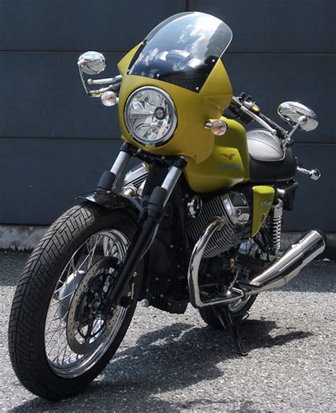 V7 cafè classic's design is very similar to the style of the famous v7 sport, faithfully maintaining the forms and volumes of the tank and side. MOTO GUZZI V7 Cafe Classic スペシャルエディション: KANEBAN BLOG