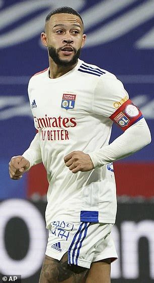 Fransa ligue 1 ekiplerinden olympique lyon'un yıldız oyuncusu memphis depay'in kontratının. Juventus eye Memphis Depay, Erling Haaland or Arkadiusz ...