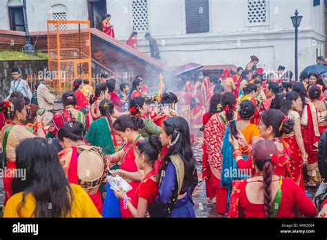 kathmandu nepal sep 2 2019 hindu women offer prayers at the pashupatinath temple during teej