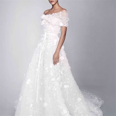 Wedding Dress Trends From The Spring Bridal Fashion Week