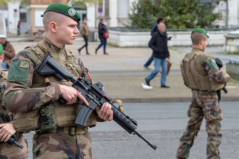 Paratroopers From The 2nd Foreign Parachute Regiment 2e Régiment