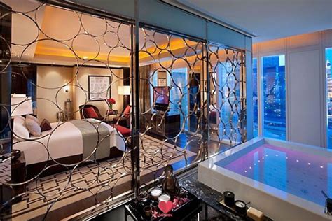 15 Las Vegas Honeymoon Suites With Jacuzzi In Room Wedbook