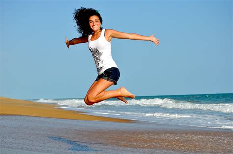 無料画像 ビーチ 水 砂 海洋 女性 波 ランニング 休暇 ジャンプする 脚 ジョギング 海岸 屋外 楽しい
