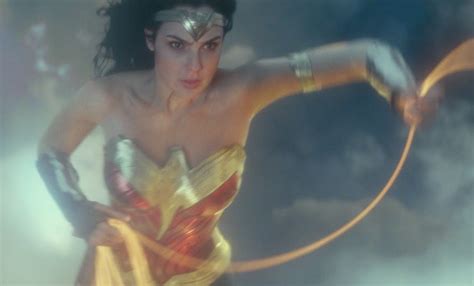 Wonder Woman 1984 Ccxp Trailer New Footage Teases Action And