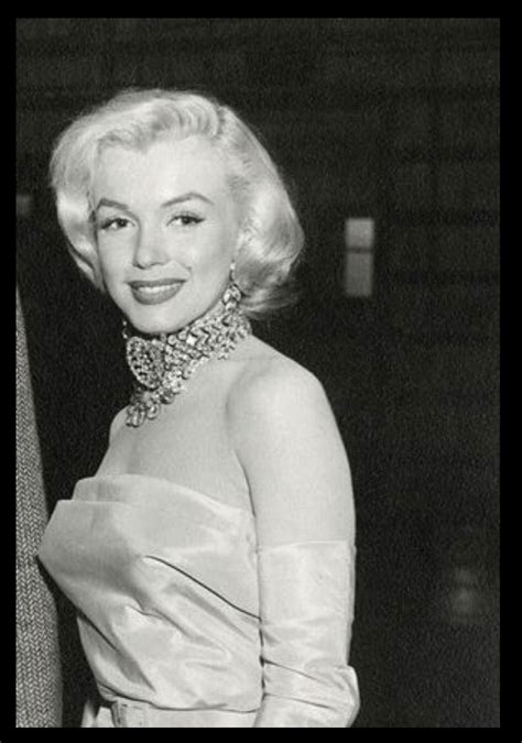 marilyn monroe behind the scenes of “ gentlemen prefer blondes “ 1952 gentlemen prefer blondes