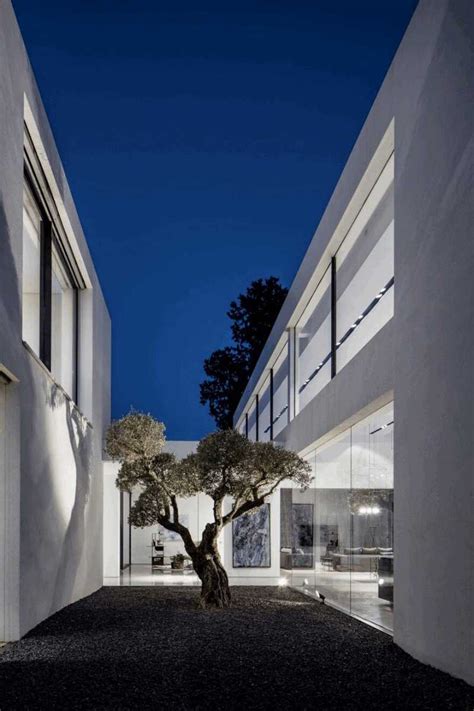 Simple Geometry Shines In Modern Minimalist Home In Israel