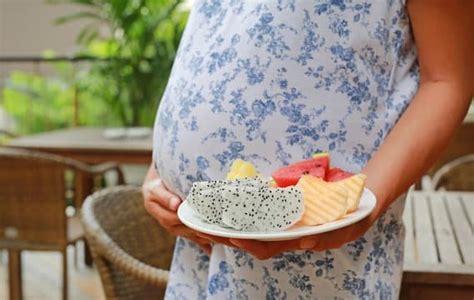 5 Benefits Of Eating Watermelon During Pregnancy