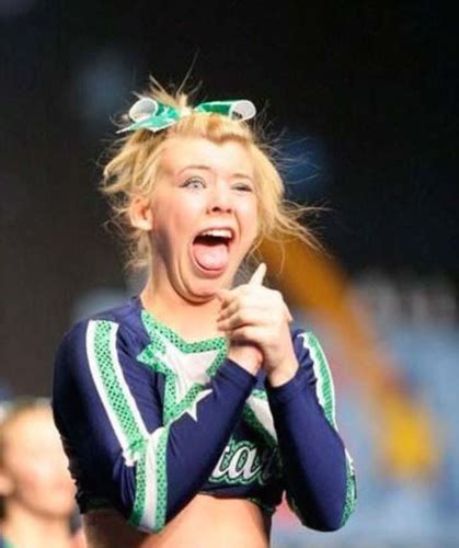 hilarious cheerleading fails that will make you look twice the delite