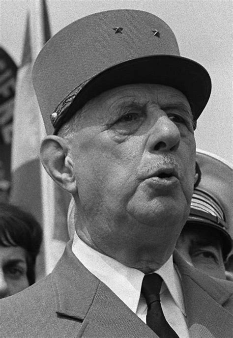 Combien Mesurait Le Général De Gaulle - Il y a 50 ans, le général de Gaulle débarquait au Québec | Le Devoir