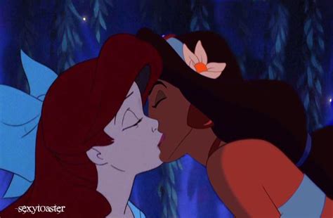 Disney Princesses Kissing Each Other