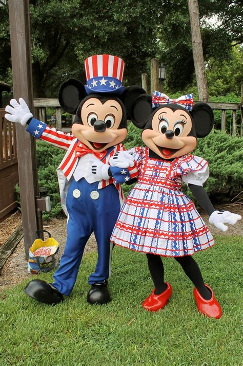 Unofficial Disney Character Hunting Guide: Independence Day at Walt Disney World