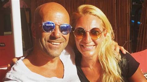 Heb de foto bewerkt met licht en schaduw. Jolyn Le Loux, de 17 jaar jongere vriendin van Peter Bosz ...