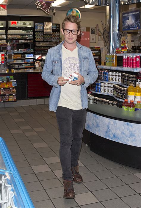 Macaulay culkin and brenda song met through seth green. Macaulay Culkin y Brenda Song juntos!| Farandulista