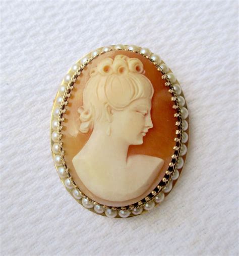 Victorian Style 14k Gold Pearl Framed Carved Shell Cameo Pendant Pin